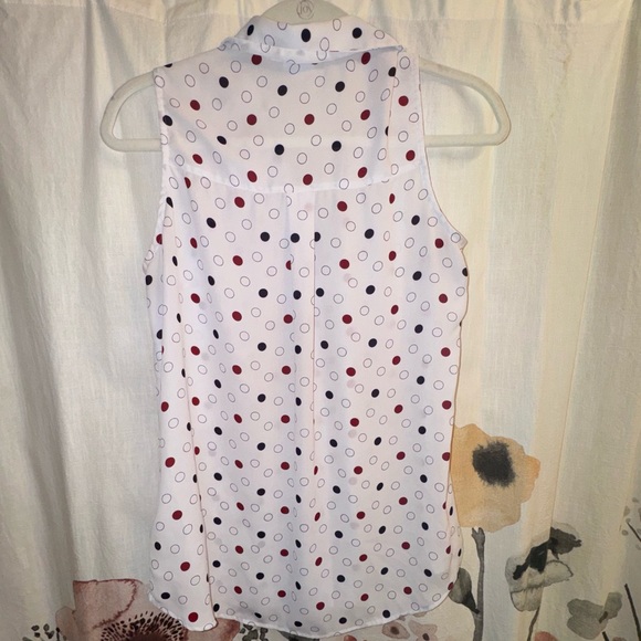 EXPRESS - SLIM MEDIUM - white polka dot button down top - Picture 3 of 4